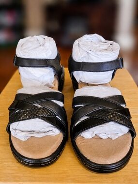 Array Black Crisscross Comfort Sandals